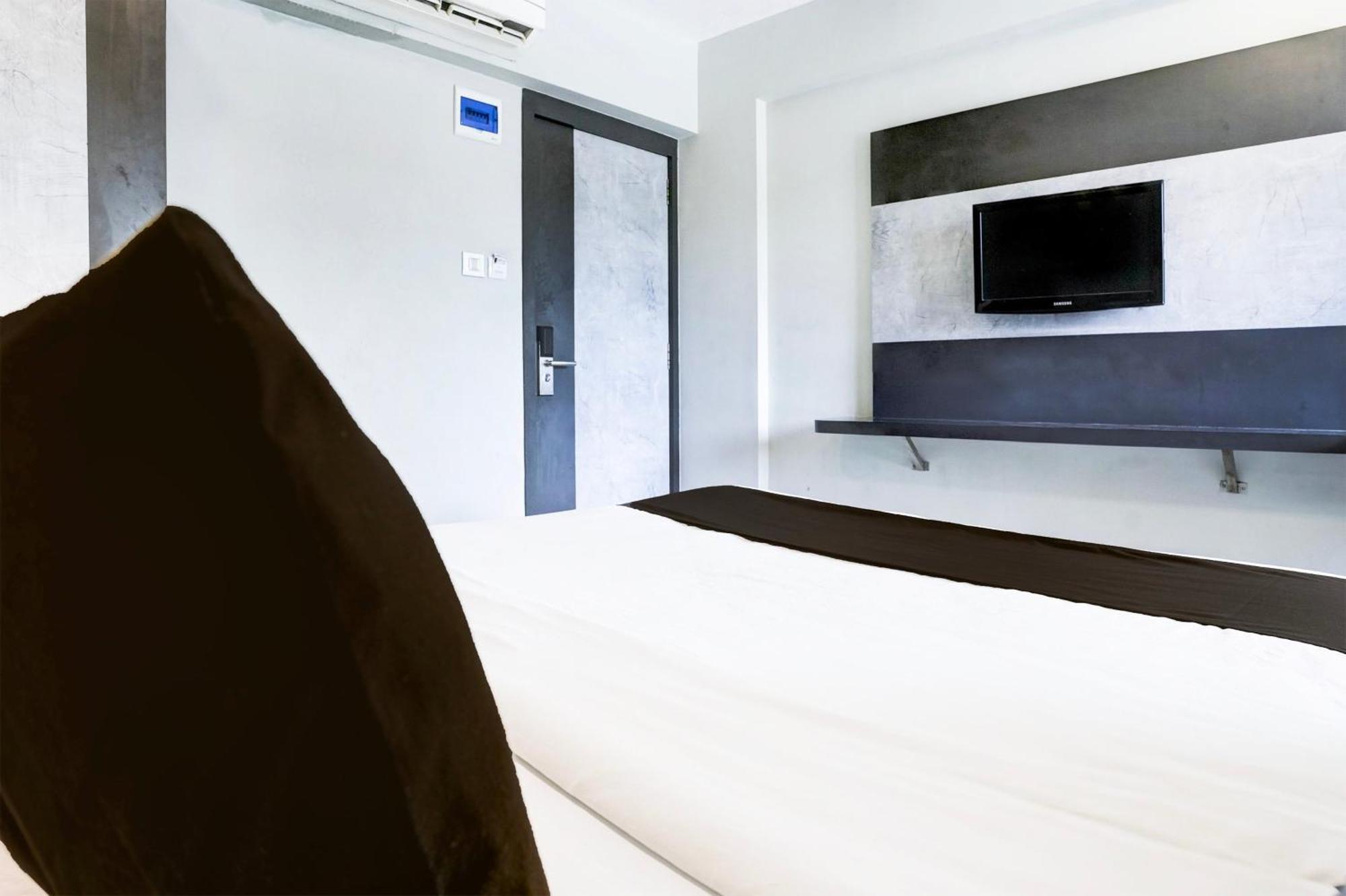 Super Townhouse Oak Vashi Hotel Turambhe Exterior photo