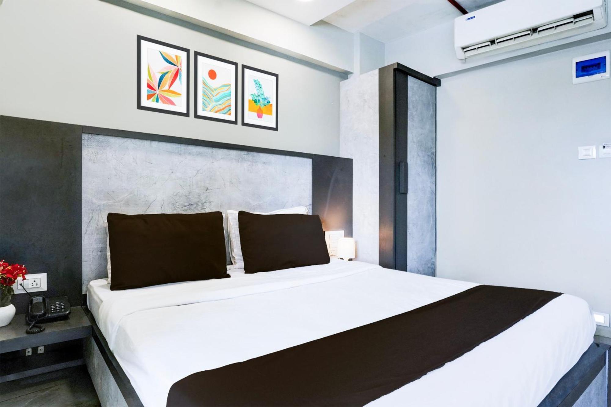 Super Townhouse Oak Vashi Hotel Turambhe Exterior photo