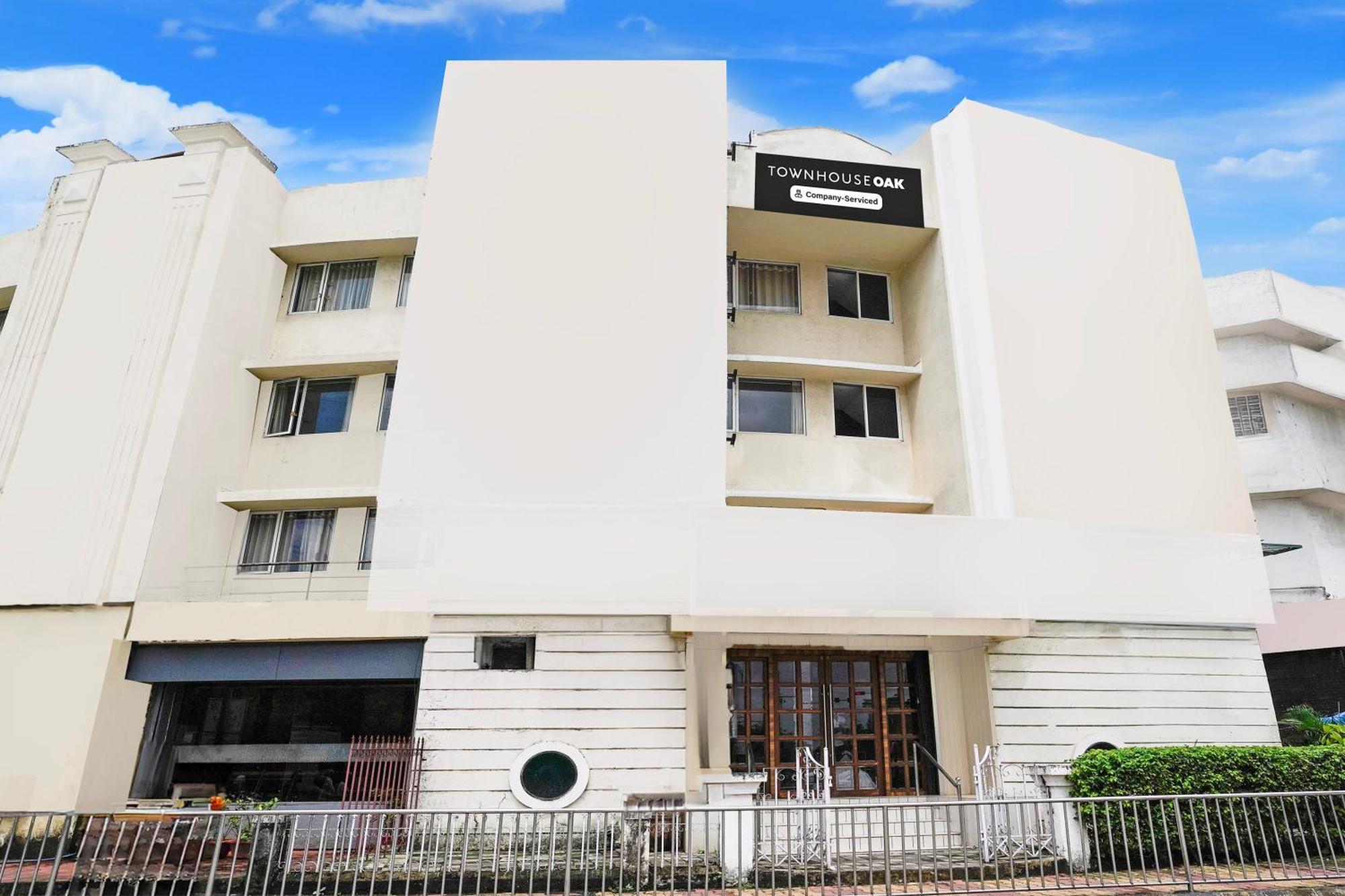 Super Townhouse Oak Vashi Hotel Turambhe Exterior photo