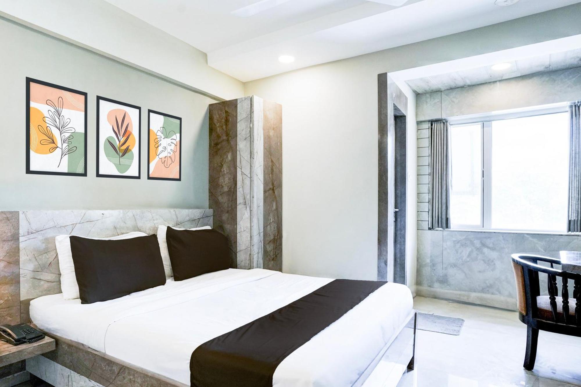 Super Townhouse Oak Vashi Hotel Turambhe Exterior photo