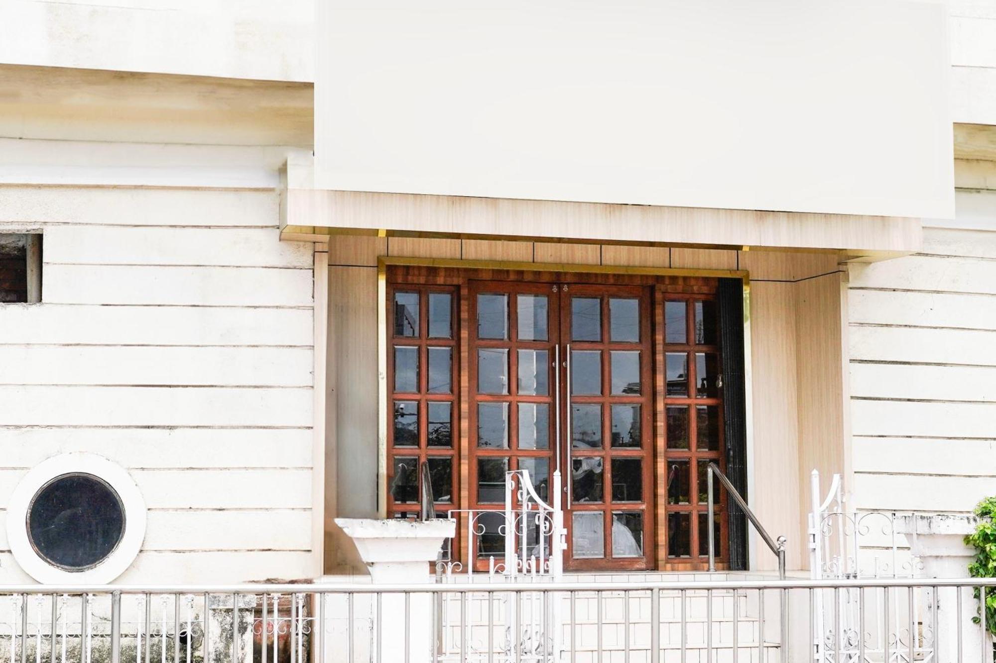 Super Townhouse Oak Vashi Hotel Turambhe Exterior photo
