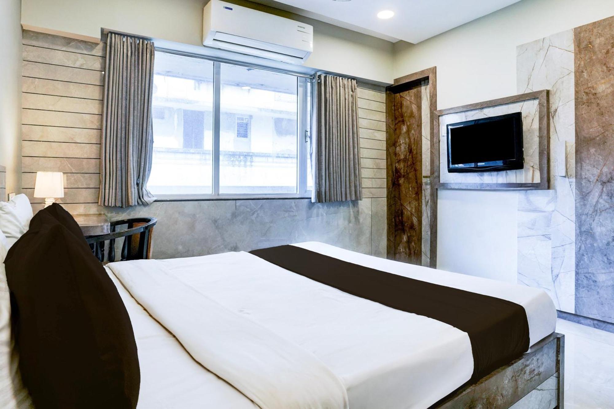 Super Townhouse Oak Vashi Hotel Turambhe Exterior photo